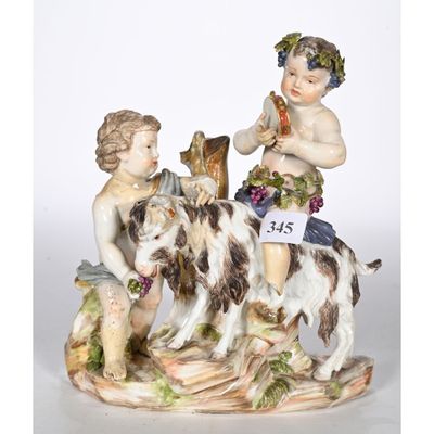 une figurine représentant un garçon à cheval accompagné d'un chien