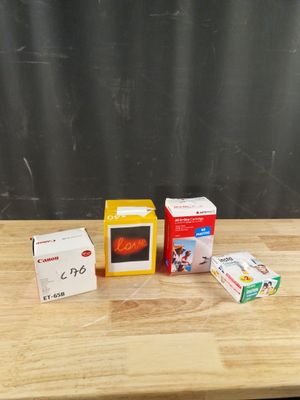 C76// lot d'accessoire d appareil photo ( polaroid, pare-sol…