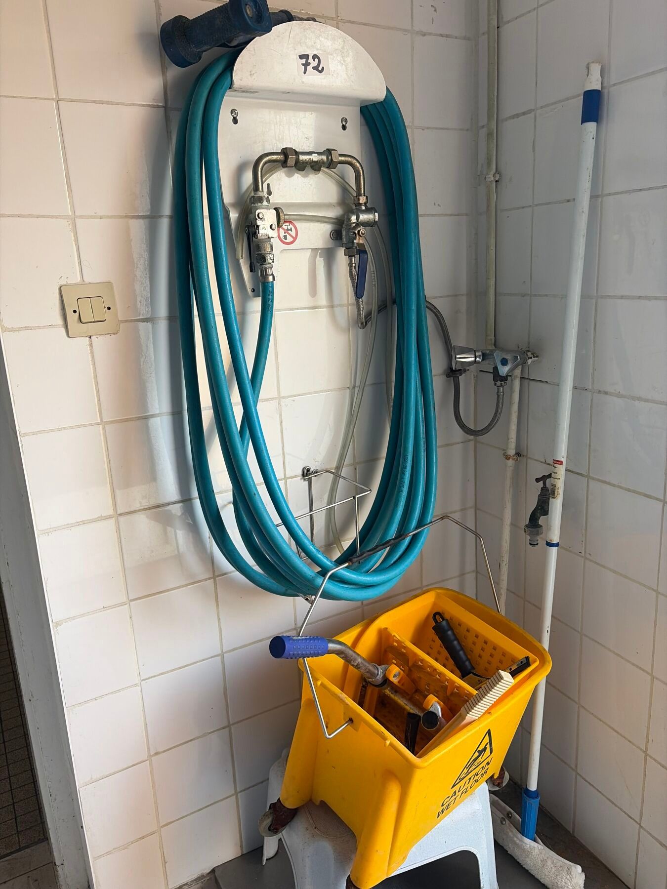 Une station de lavage - PREVOIR BOUCHONS.