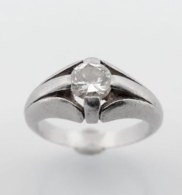 Bague en or gris sertie d'un diamant taille moderne de 0. - Photo 1