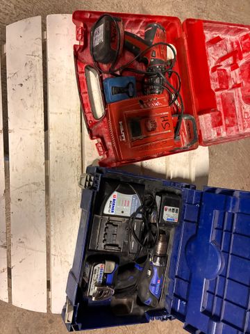 Lot de 2 coffrets sur batterie. Visseuse Berner et visseuse Hilti...