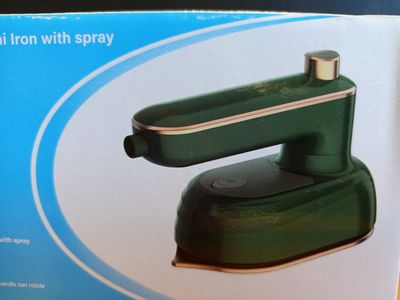 1 Mini fer pliable avec spray