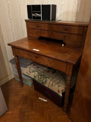 Bureau à gradin en acajou et placage d'acajou reposant sur q…