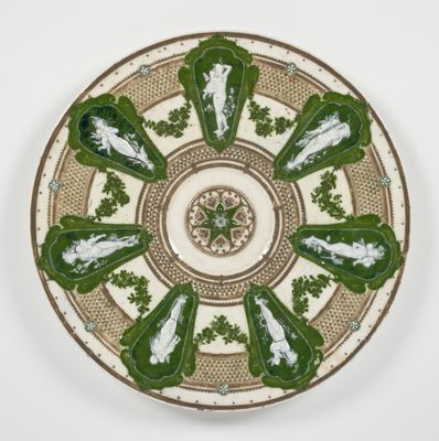 Taxile DOAT (1851-1939) Plat décoratif sur talon en porcelai…