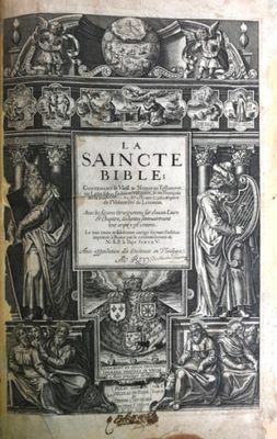 une image en noir et blanc représentant un livre sur lequel figure l'illustration d'un homme et d'une femme