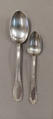 Deux cuillères en argent, dépareillées. - Photo 1