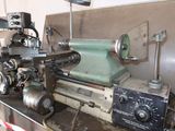 a machine that is sitting on a table in a room