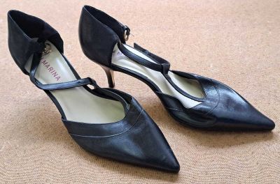 67 / Paire de chaussures à talons - SAN MARINA - Point…