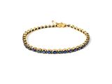 un bracelet en or serti de saphirs bleus