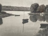 un dessin en noir et blanc représentant des bateaux sur l'eau