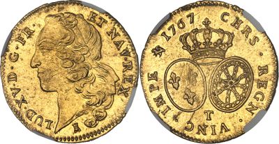 une pièce souveraine en or surmontée d'une couronne