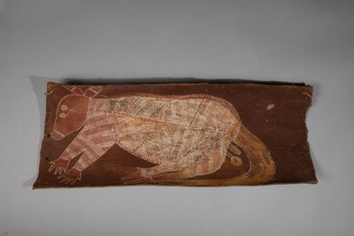 gros plan d'une œuvre d'art sur une surface blanche