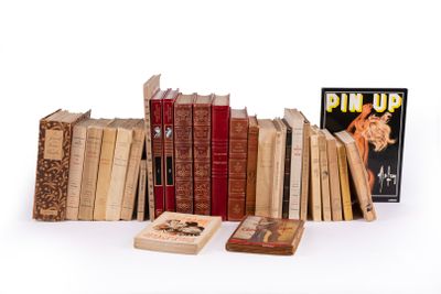 un grand nombre de livres posés sur une table