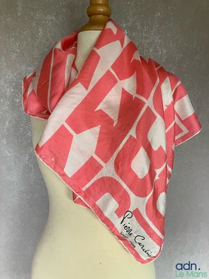 écharpe rose et blanche sur un mannequin, mannequin, mannequin, mannequin, mannequin, mannequin, mannequin, mannequin, mannequin, mannequin, mannequin, mannequin, mannequin, mannequin, mannequin, mannequin, mannequin, mannequin, mannequin, mannequin, mannequin, mannequin, mannequin, mannequin, mannequin, mannequin, mannequin, mannequin, mannequin, mannequin, mannequin, mannequin, mannequin, mannequin, mannequin, mannequin, mannequin, mannequin, mannequin, mannequin, mannequin, mannequin, mannequin, mannequin,