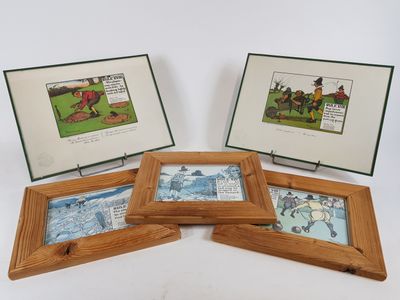 trois photos encadrées représentant des chevaux et des jockeys, exposées dans un cadre en bois