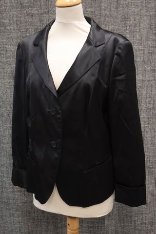 FERAUD – Veste noire, doublure en soie siglé. Taille : 44