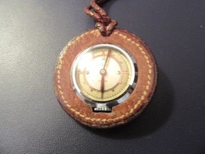 Montre Entourage Cuir .12 - 16 Euro