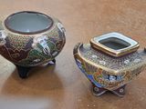 two vases that are sitting on a table