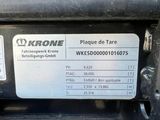 a close up of the back end of a tractor