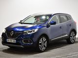 un SUV Renault Kad bleu garé sur un sol à damier