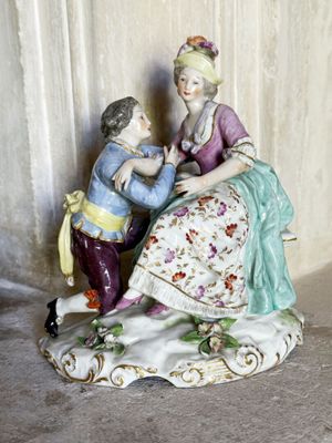 Dans le goût du XVIIIe siècle "Scène galante" Groupe en porc…