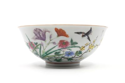 CHINE, Époque DAOGUANG Coupe sur talon en porcelaine émaillé… - Photo 1