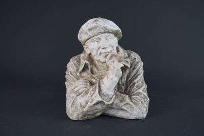 Kergoz, buste d'un fumeur en plâtre patiné.