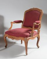 Paire de larges fauteuils à dossier plat à châssis en hêtre … (photo 2)