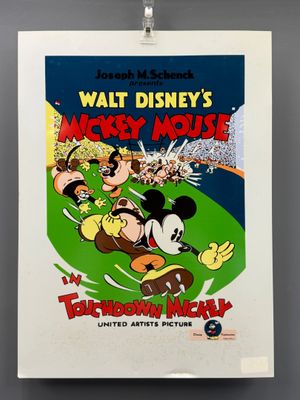 l'affiche du film « Mickey Mouse » de Walt accrochée au mur