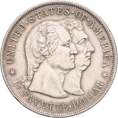 un gros plan d'une pièce de monnaie sur laquelle figurent deux faces