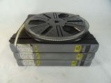 une pile de trois vieilles bobines de film empilées les unes sur les autres