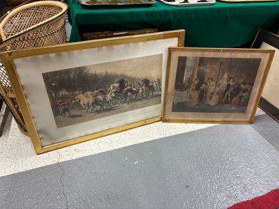 deux photos encadrées représentant des chevaux, exposées dans une pièce