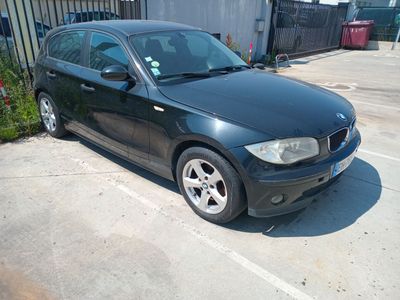 a picture of a black car parked in a parking lot