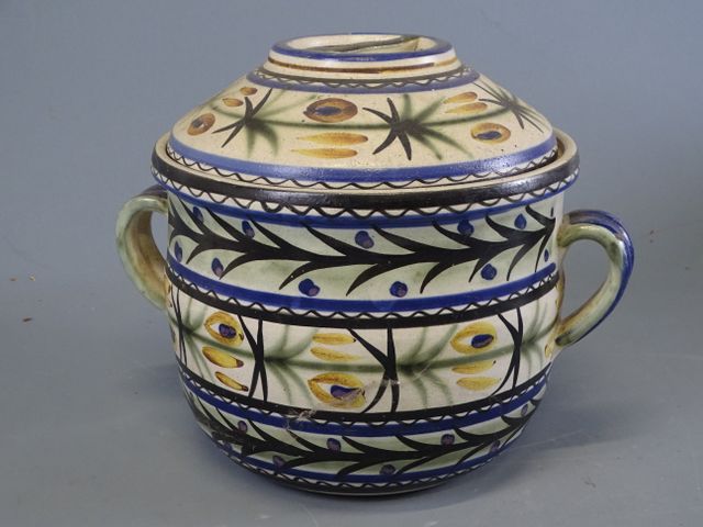 Grand pot couvert en céramique de Quimper