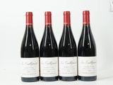 trois bouteilles de vin rouge posées sur une table blanche