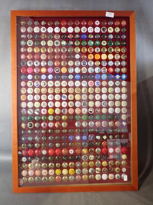 une image d'une photo d'une photo d'un présentoir de capsules de bouteilles