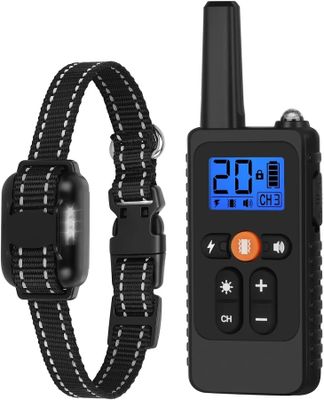 une image d'un collier de dressage pour chien à télécommande doté d'un écran numérique