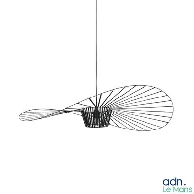 un dessin en noir et blanc représentant un luminaire en forme de poisson