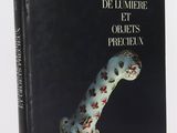 la couverture d'un livre sur laquelle figure un poignard