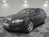 une image d'une audi wagon noire garée dans un garage