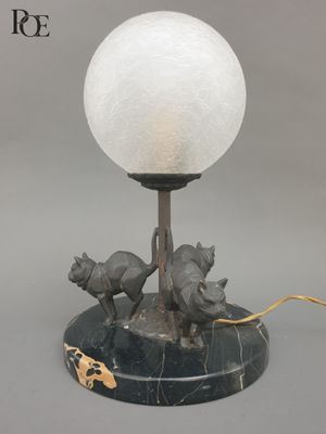 an image of a lamp with three cats on it on a marble base