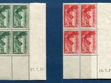 deux timbres empilés l'un sur l'autre