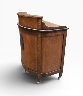 une image représentant une chaise en bois et en métal