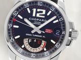 gros plan d'une montre-bracelet avec un bracelet noir