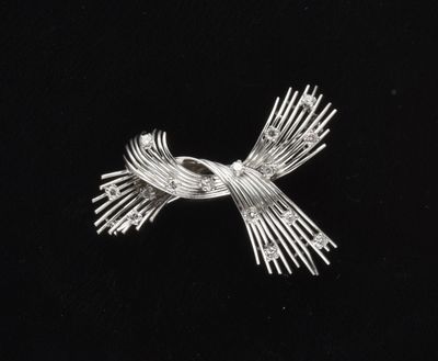 Broche "Double épi" en fils d'or gris 18K sertie d'un semis … - Photo 1