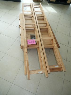 une étagère en sapin 6 échelles, en l'état