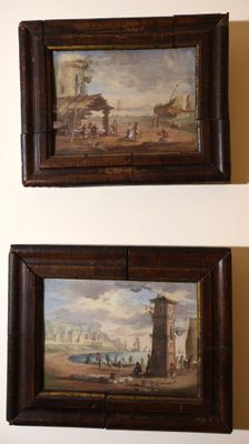 deux tableaux encadrés accrochés au mur d'une pièce où se trouve déjà un tableau accroché au mur