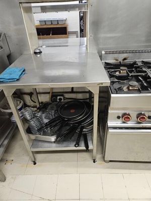 Deux tables inox 1m x 1m