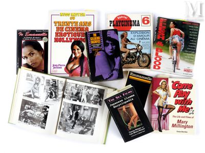 un grand nombre de livres posés sur une table