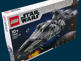 une boîte contenant des sets Lego Star Wars sur fond bleu